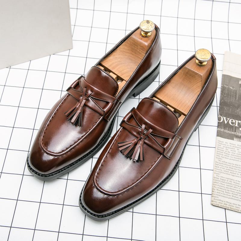 Fashion New Luxury Designer Unique Tassels Slip On Driving Shoes For Men Casual Loafers Business Formal Dress Footwear Zapatos Hombre