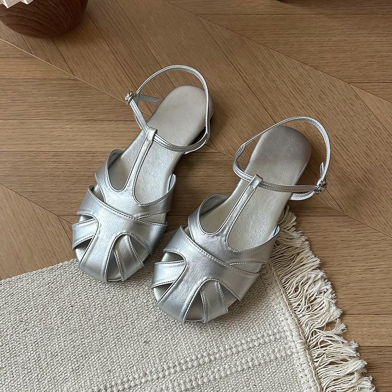 

Woven hollow sandals women s summer new retro fashion temperament comfortable beach shoes flat bag head sandals 42 серебряный