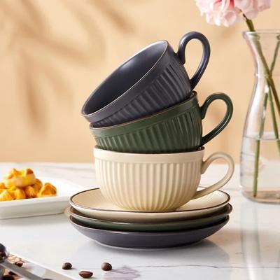 Tazza da caffè e piattino in ceramica di lusso europeo stile retrò tazza da latte espresso per casa ufficio set di tazze da tè pomeridiano regali tazze da caffè
