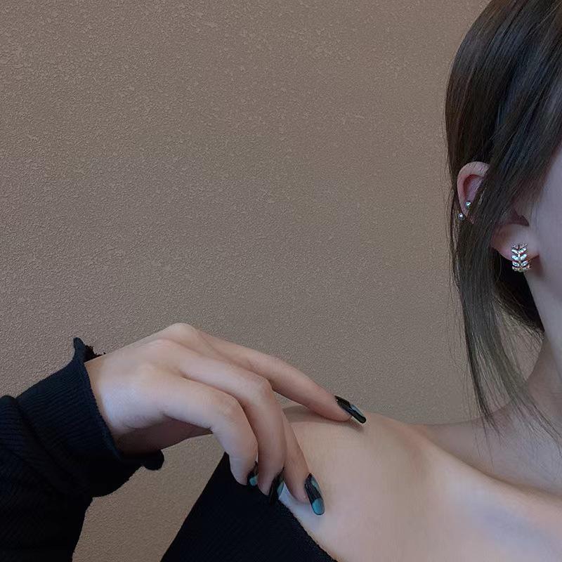 New Chinese-Style Gold Wheat Diamond Ear Cuff