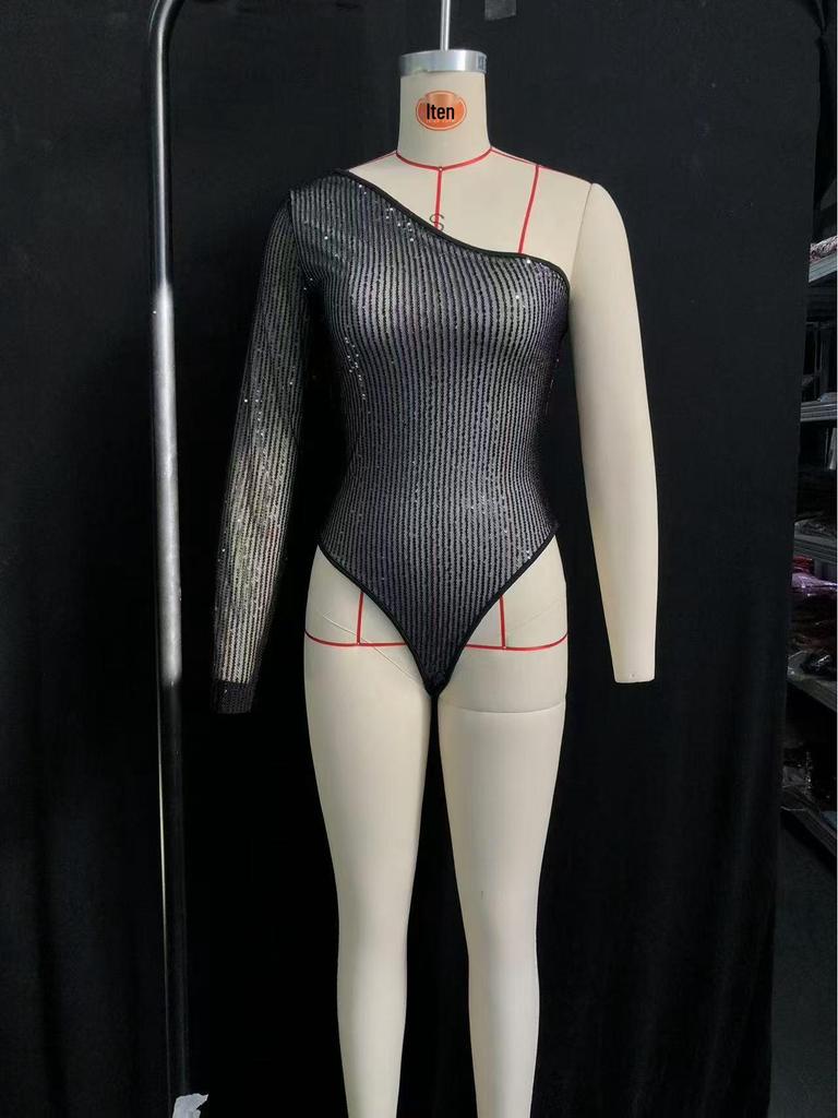 2025 Wiosna/Lato Europejski i Amerykański Seksowny Jednoramienny Dopasowany Top z Dżetami i Płatkami