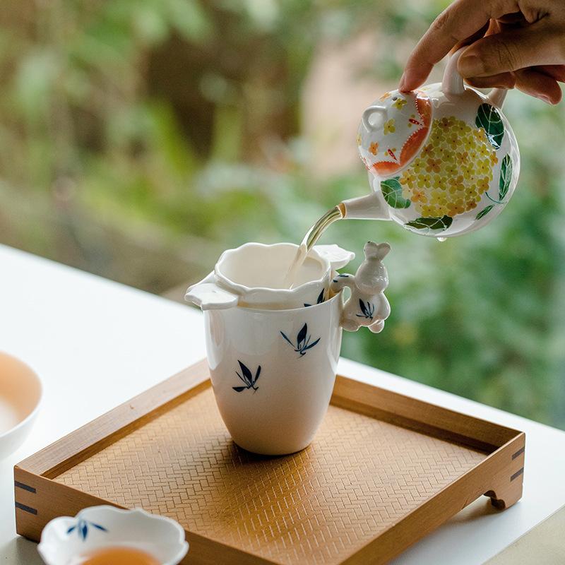 Ceramic Butterfly Rabbit Tea Filter – Hand-Painted Creative Tea Separator for Kung Fu Tea