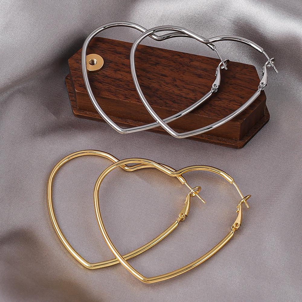 Exaggerated Heart-Shaped Hoop Earrings for Women - Minimalist and Versatile Ear Cuff Accessories