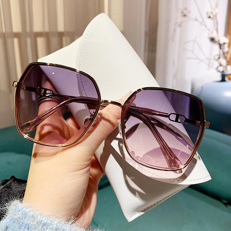 New Fashion Sunglasses Women UV400 Gradient Lens Sun Glasses Oversized Retro Square Luxury Brand Oculus