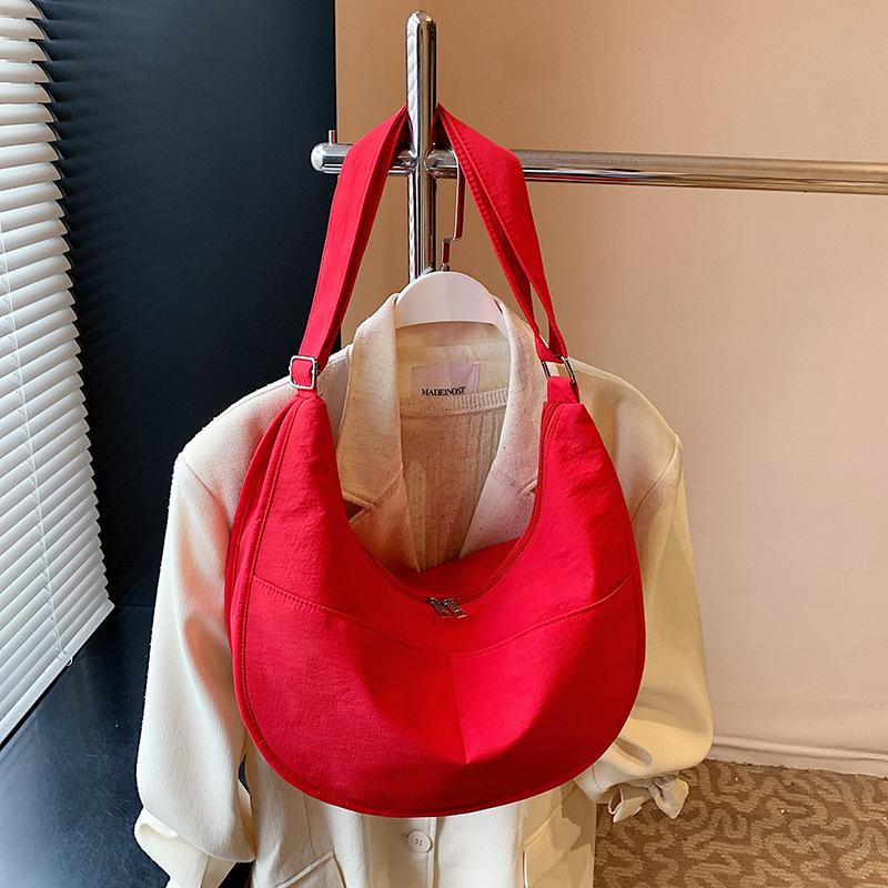 Niche Simple Casual Lazy Wind Large Capacity Women's Bag 2025 New Fashion Nylon Cloth Versatile Single Shoulder Dumpling Bag