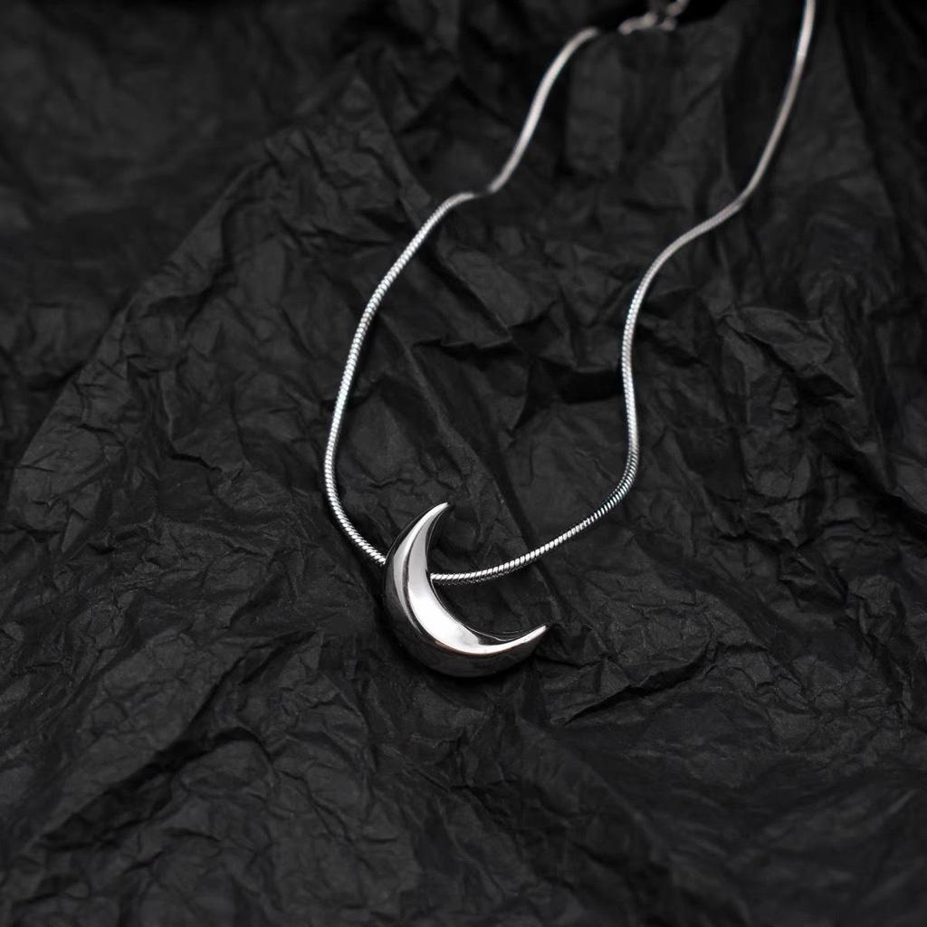 Vielseitige Sichelmond-Halskette für Damen - Trendige 2026 Ins-Stil Hoodie-Kette & Temperament-Schlüsselbein-Kette
