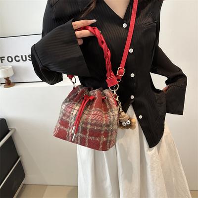 Women'S Bag Bucket Bag Niche Foreign Style Shoulder Bag Woolen Plaid Bucket Bag Fashionable Versatile Messenger Bag