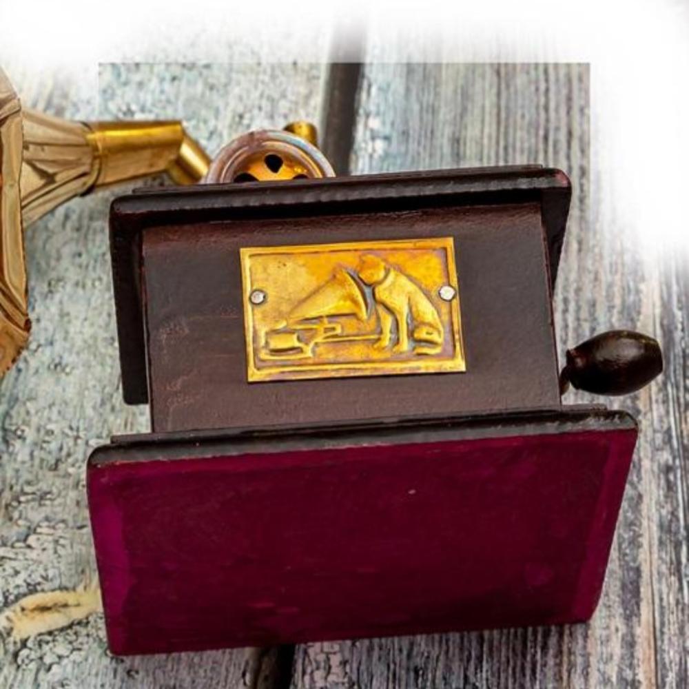 Miniatur-Grammophon aus Messing im Vintage-Stil, Prunkstück – elegantes Wohndekor, 22 cm hoch