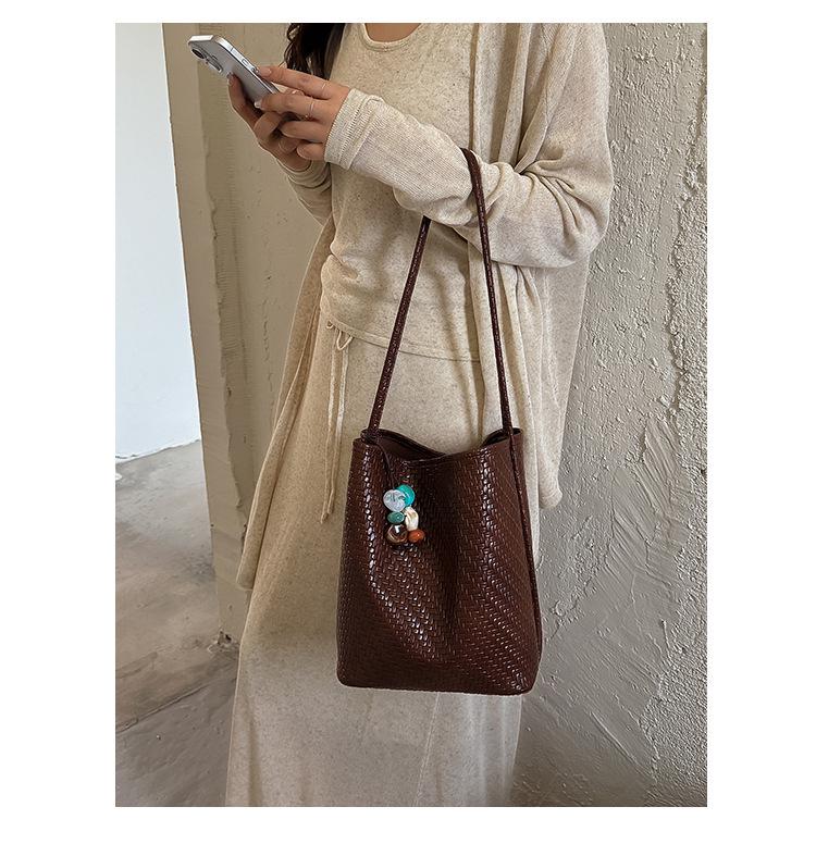 2026 Summer Korean Minimalist Woven Texture Bucket Bag - Large Capacity, Solid Color, Single Shoulder & Handheld