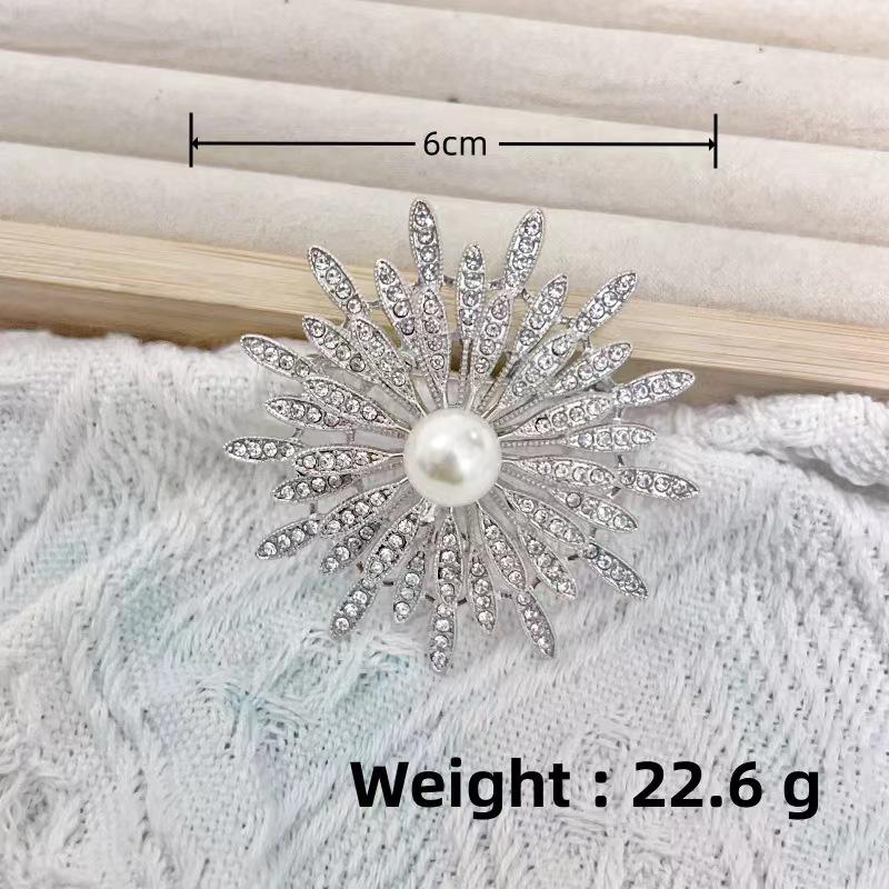 European & American Rhinestone Retro Gypsophila Eight-Pointed Star Brooch for Sweaters & Scarves