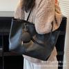 Simple and versatile bag women's large-capacity 2025 new autumn and winter casual shoulder bag popular commuter tote bag this year