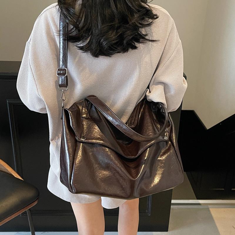 

Large Capacity Versatile Shoulder Crossbody Bag Women Solid Color Chic Top Handle Handbag кавовий