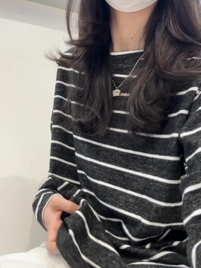 Polished thickened wool knitted sweater for women's autumn and winter contrasting colors, striped bottoming top, versatile temperament, front shoulder