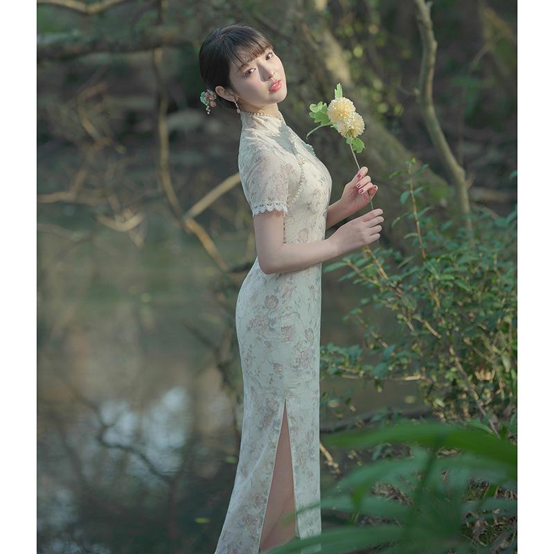 White Retro Lace Cheongsam: Youthful Summer 2025 Edition