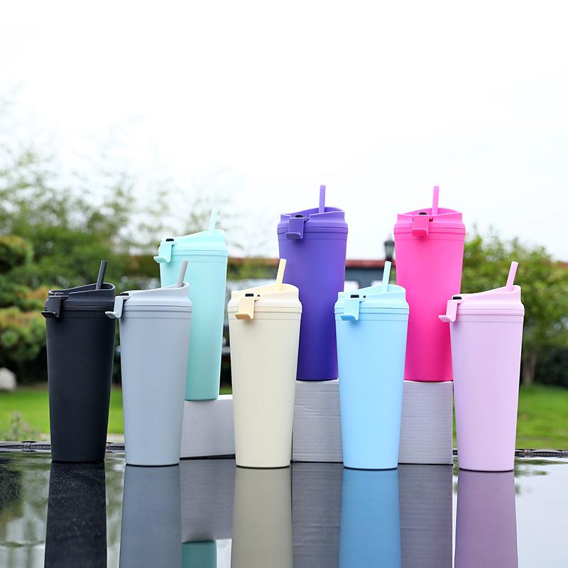 

24 унции красочная двухслойная пластиковая фитнес-кружка большой емкости соломенная кружка для отдыха на открытом воздухе подарочная чашка с крышкой, оптовая продажа на заказ 1pcs