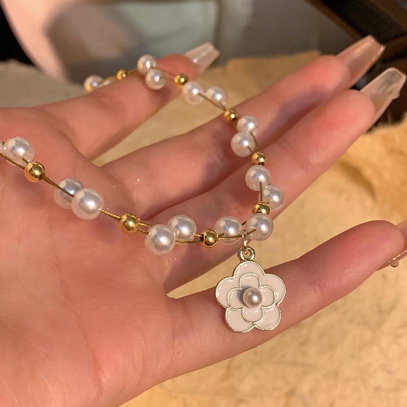 High-end Imitation Pearl Beaded Necklace Women's Versatile Niche Design Collarbone Chain Summer Accessories New Products
