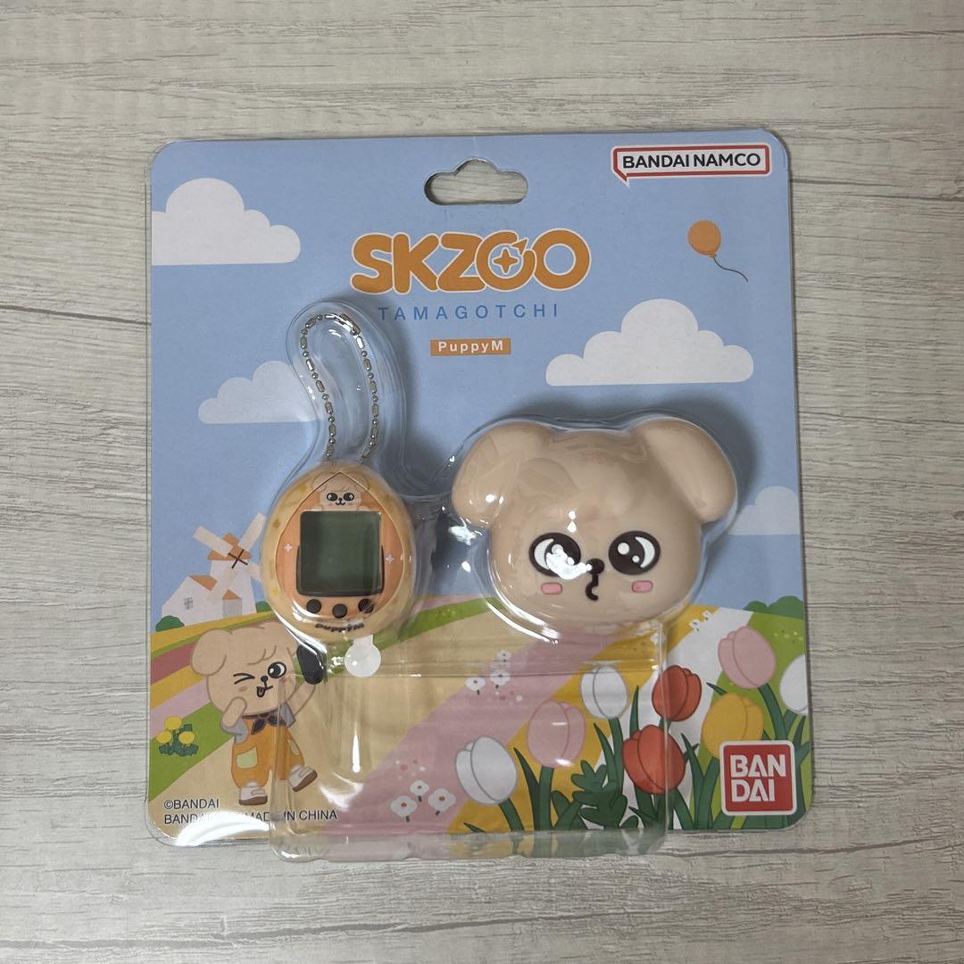 

Straykids Skzoo PuppyM Tamagotchi and Case Set With Photo Card