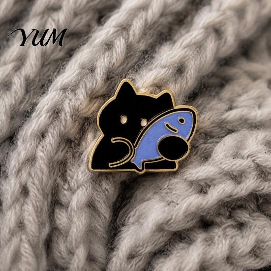 Animal Lapel Pins Holding Fish Cartoon Cat Brooch, Enamel Kitten Alloy Badge Pin, Brooch Clothing Accessories for Backpacks Hats Scarves Jackets