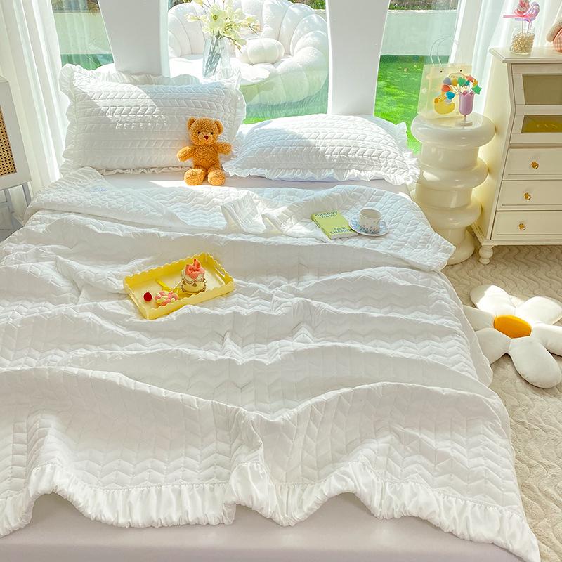 Pleated Cream Style Summer Quilt: Lightweight, Solid Color for Air Conditioning