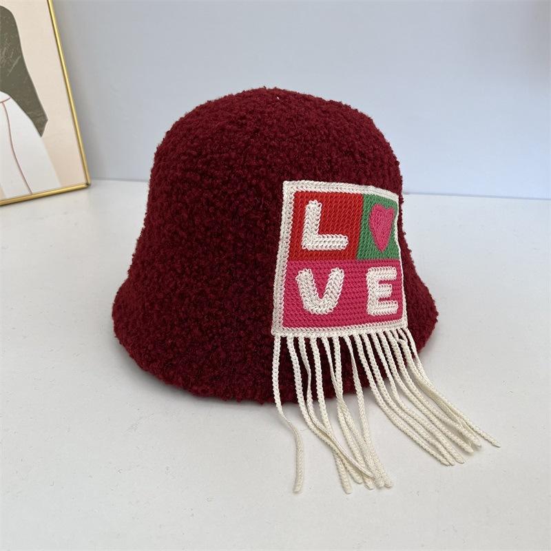 

New autumn and winter hand hook contrasting letters fringed plush bucket hat women s niche ear protection show face small bucket hat M（56-58cm） красный
