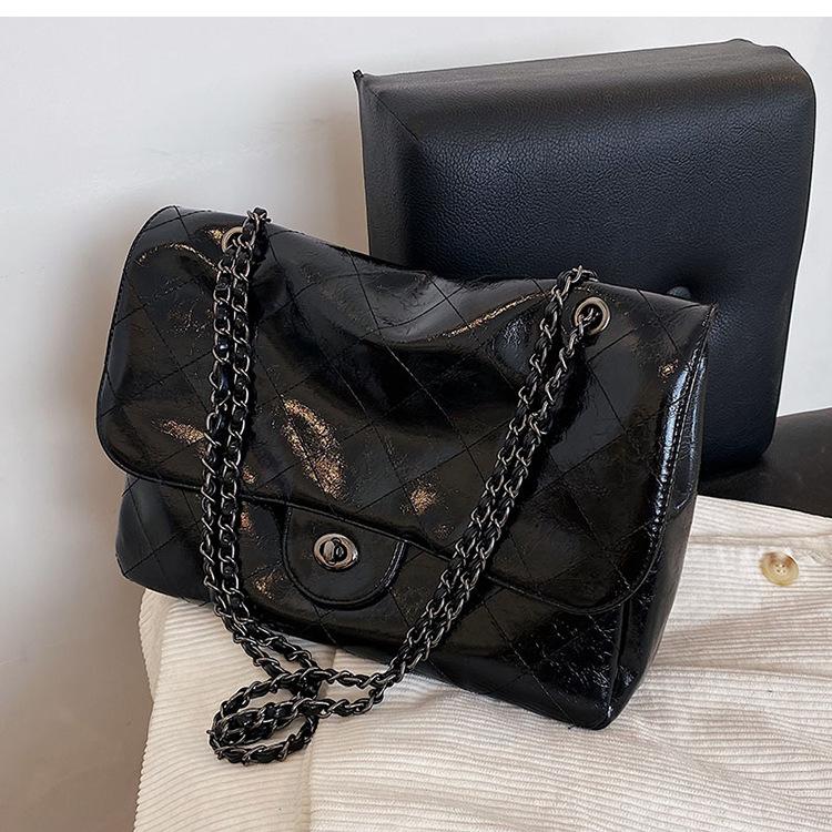 Fashion Retro Large Capacity Diamond Chain Purse Latest Oneshoulder Commuting Underarm Bag for Ladies Bag