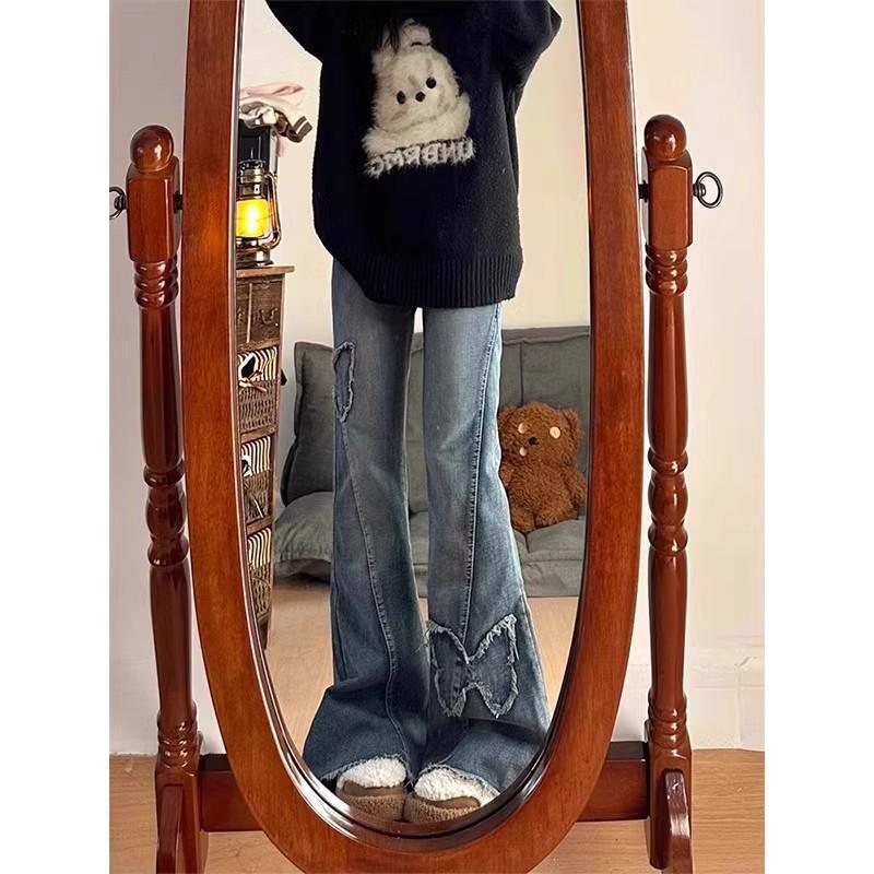 Dámské plus size džíny s vysokým pasem a rozšířenými nohavicemi s retro motýlí výšivkou – Ideální na jaro a podzim