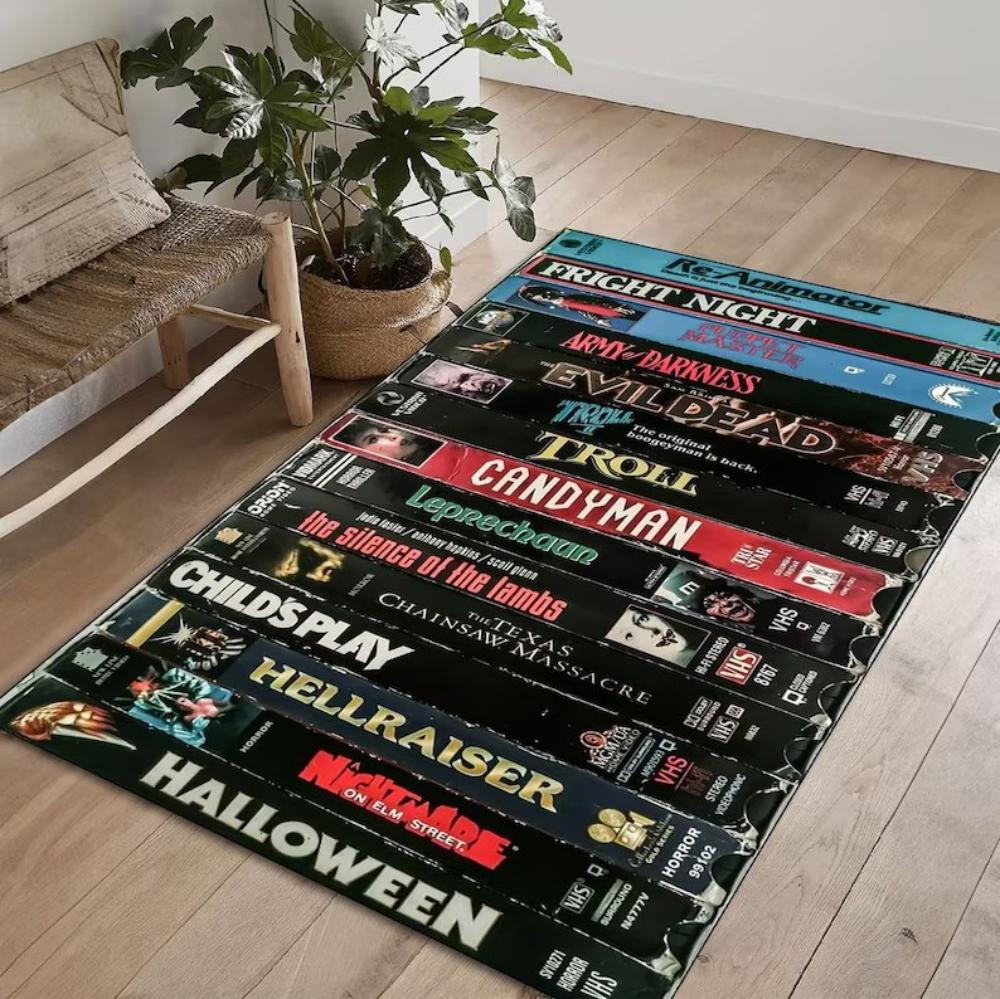1 Stück Retro Horror VHS Film Filme Großer Teppich Retro Teppich für Wohnzimmer Schlafzimmer Man Cave Spielzimmer Bodenmatte Rutschfest Dekor