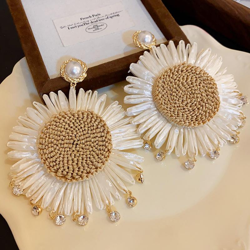 Bohemian retro tassel earrings with fashionable ethnic style and temperament, ear hooks with a niche and high-end feel, versatile earrings