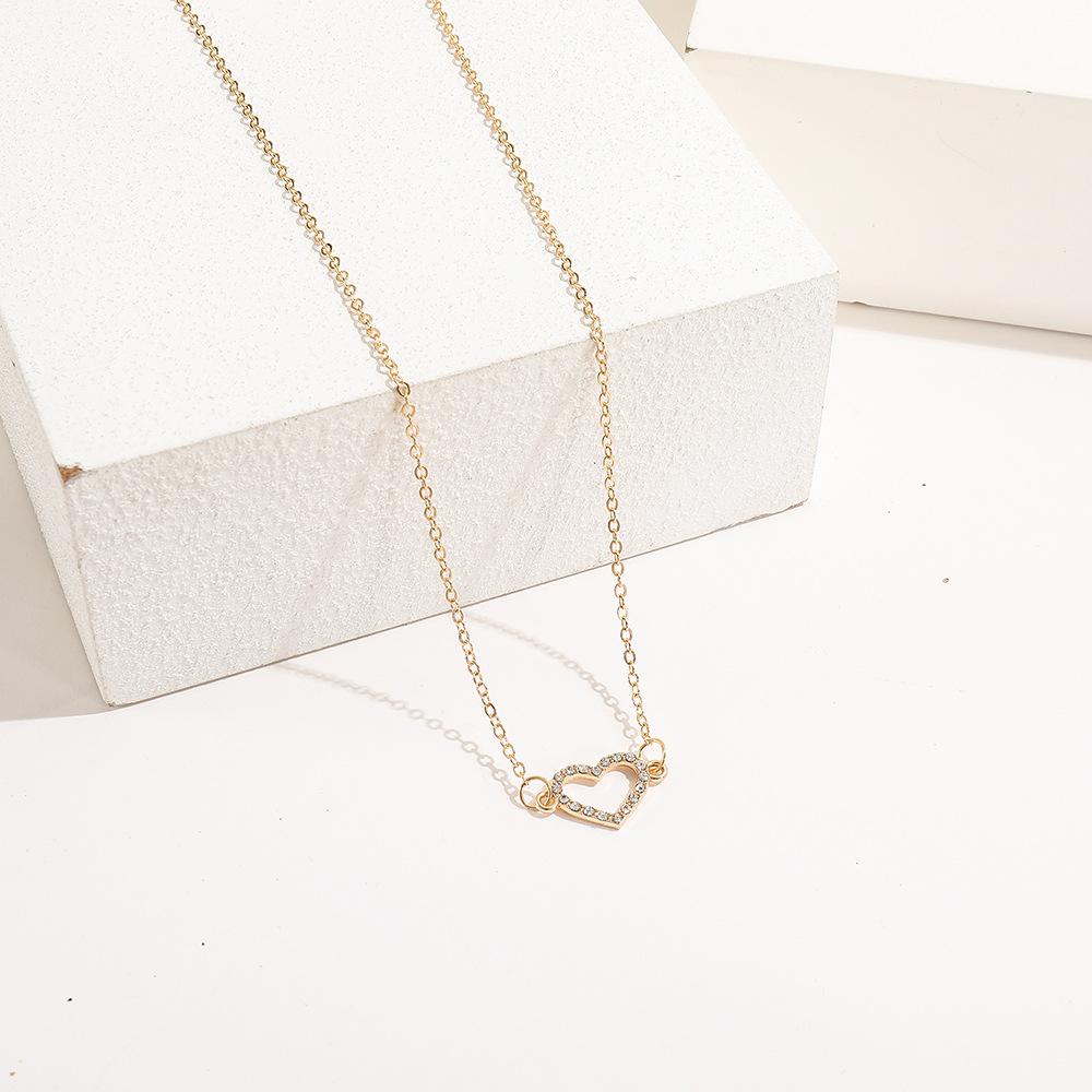 Fashion Rhinestone Heart Choker Necklace For Women Short Chain Shape Pendant Collares Necklace Ethnic Bohemian Jewelry Kolye