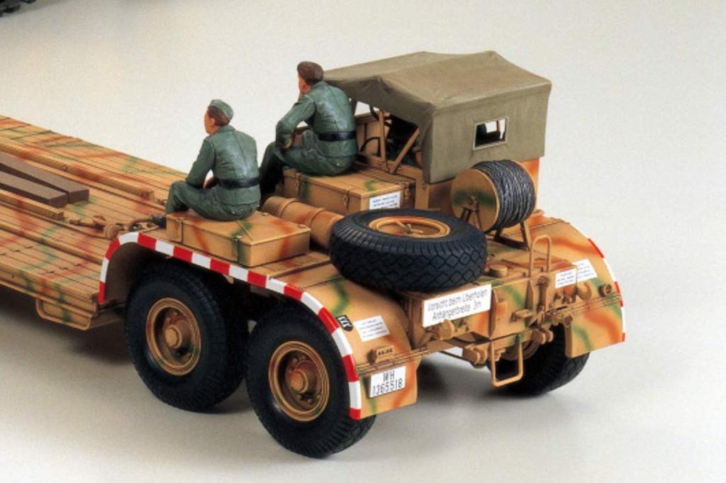 Tamiya Military Miniature Series 246 German Army Heavy Tank Transporter Plastic Model 35246 1/35 No. 18-Ton Half-Track