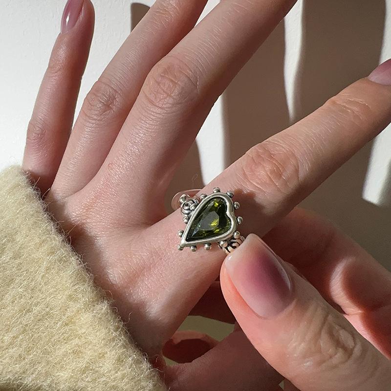 

Нишевое Открытое Кольцо с Кисточкой и Сердцем из Циркона Женское Модное Холодного Стиля Темпераментное Старшее Чувство Универсальное Кольцо на Указательный Палец Повседневное Изящное Модное Украшение