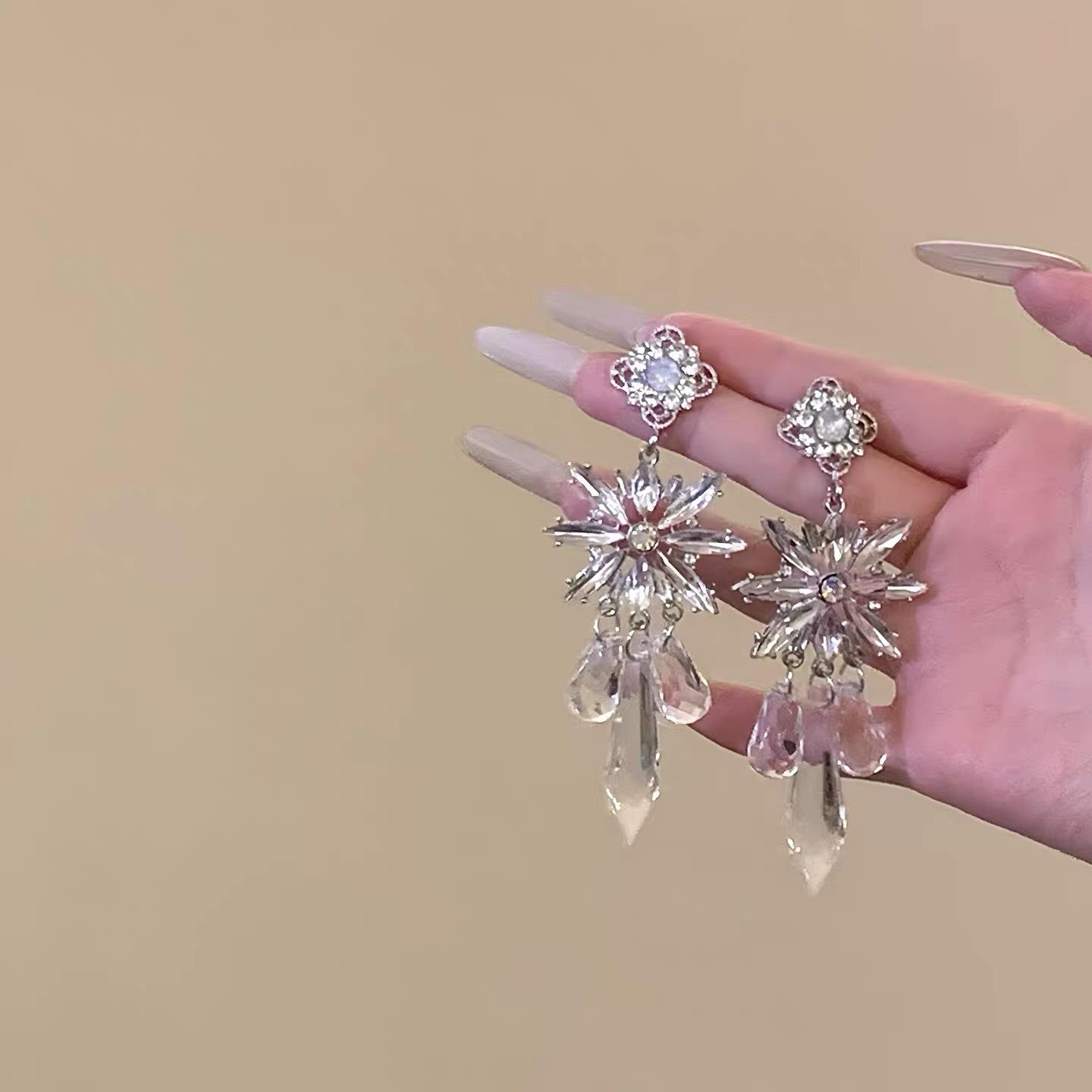 Sparkling diamond crystal fringed flower earrings, new light luxury temperament earrings temperament earrings women