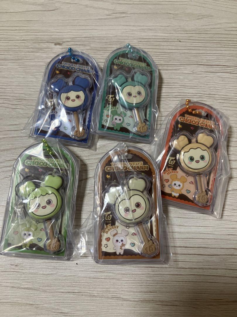 

[USED] TWICE LOVELYS Charm