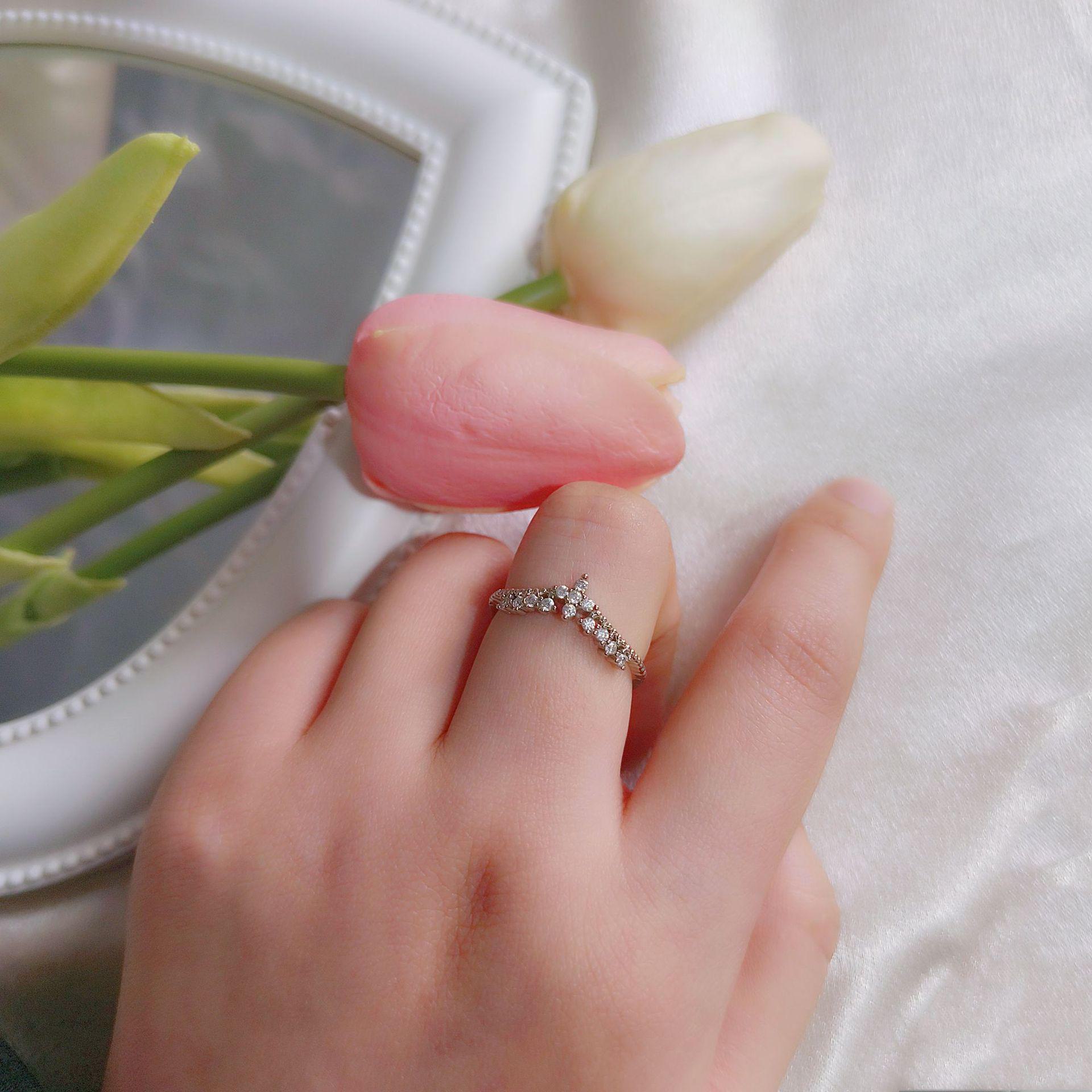 

Корейское модное кольцо с короной из циркона: Элегантный и роскошный, нишевый дизайн для женщин. Crown Ring серебряный