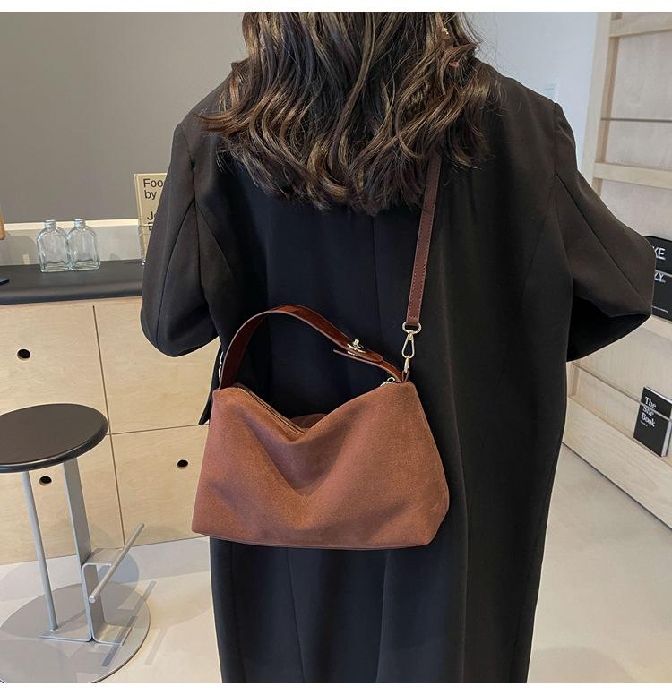 Women Suede Shoulder Bag Crossbody Bag Adjustable Strap Hobo Purse With Inner Pocket Satchel Purse Clutch Purse Zipper Handbag
