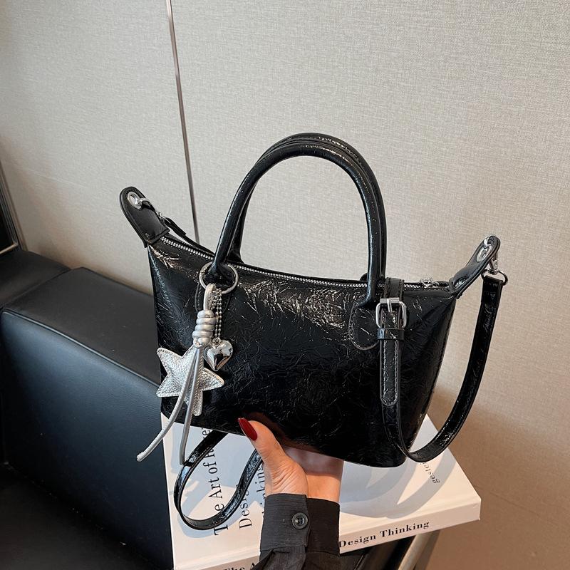 Premium texture portable dumpling bag women's new fashionable exquisite shoulder bag casual commuter messenger bag