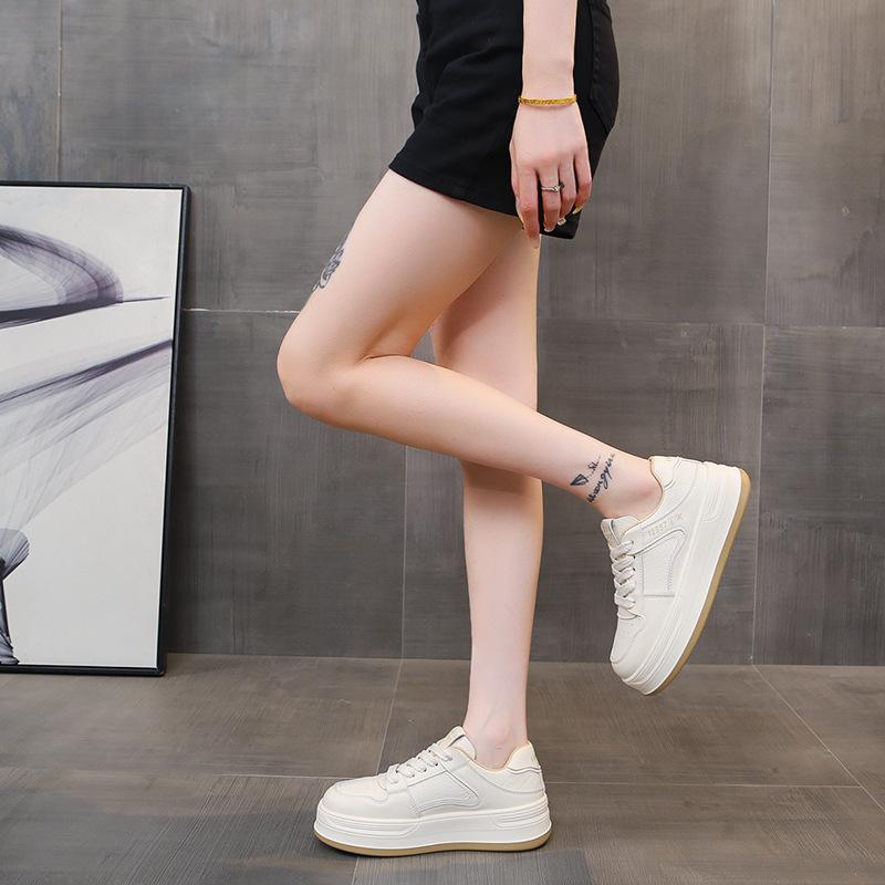 Korean version of little white shoes women's board shoes in the autumn of 2025 new round head thick sole heightening low-top casual shoes women's sin