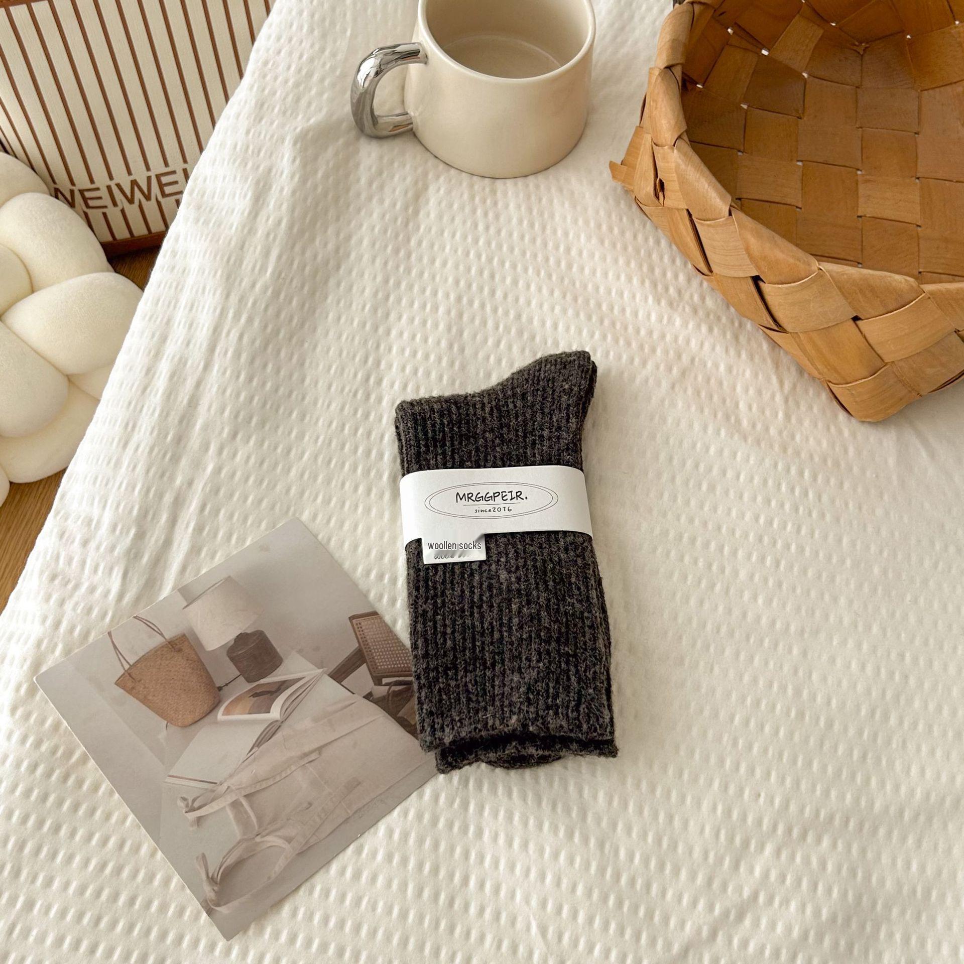 

Women s Preppy Style Mid-Calf Thick Wool Socks - Solid Color, Striped Design for Autumn/Winter One Size