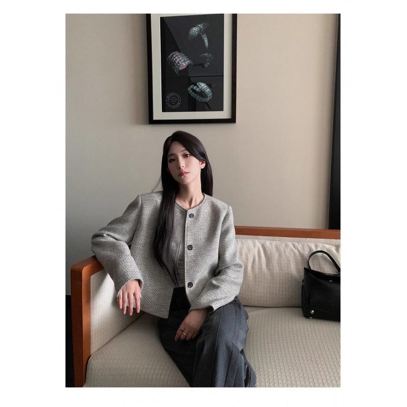 2025 Spring/Autumn French Style Retro Striped Jacket, Round Neck, Single-Breasted, Loose Fit.