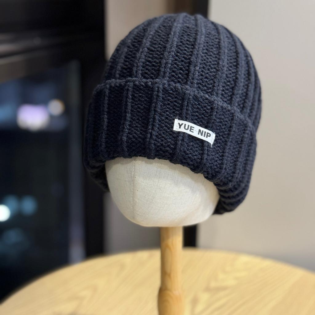 Wollmütze im koreanischen Stil für Männer und Frauen für Herbst und Winter Neuer warmer Stil Kleines Gesicht Ohrenschutz Vielseitige Dopamin-Farbe Patch Strickmütze