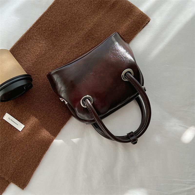 

Press logo niche trend handbag bag women s shoulder messenger bag fashion retro oil wax leather clip bag темно-коричневого