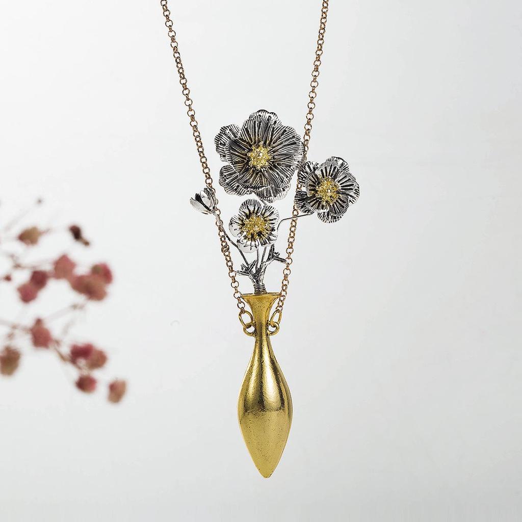 Exaggerated Floral Vase Pendant Necklace with Alloy Collarbone Chain
