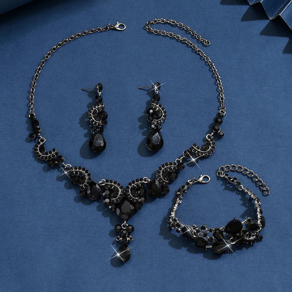 European & American Bridal Necklace Set: Rhinestone Jewelry for Wedding & Evening Dress Photography