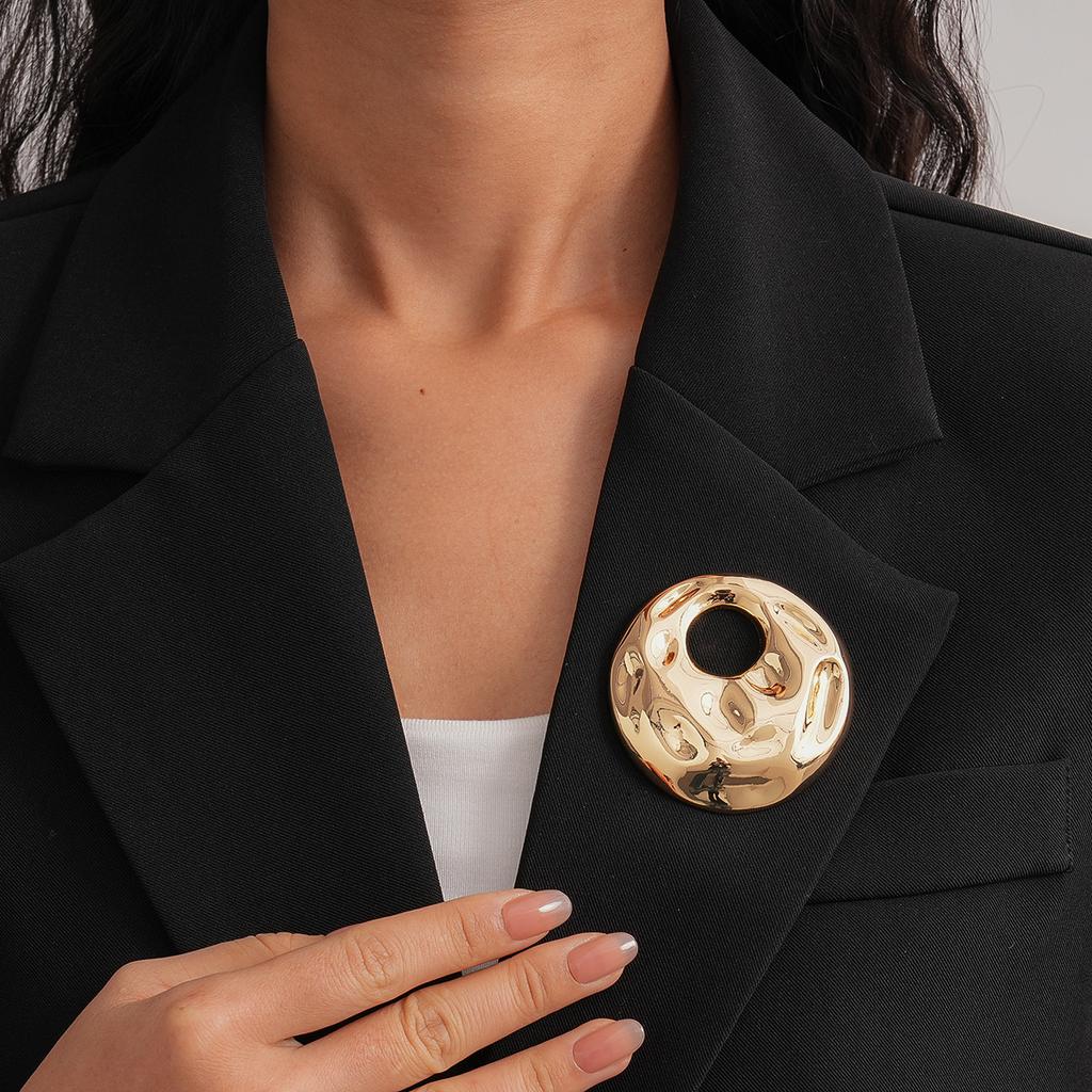 Vintage Pleated Hollow Round Circle Brooch Simple Corsage Premium Brooch