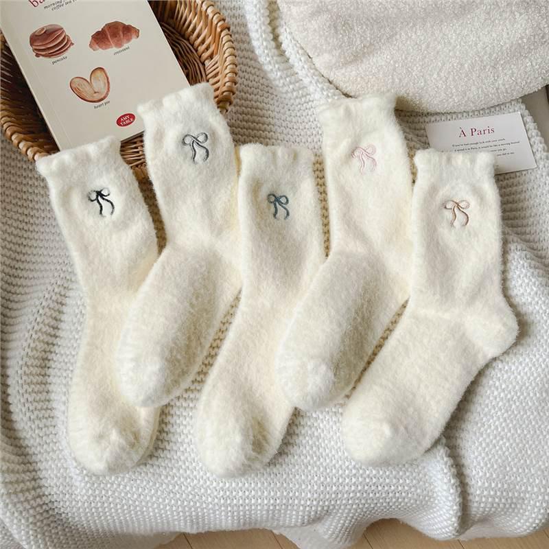 Women's Fleece-Lined Mid-Calf Bowknot Socks - Warm & Cozy Japanese Style for Autumn/Winter