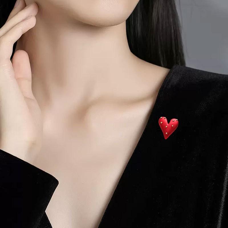 Simple Cute Red Love Heart Brooches For Women Girls Sweet Heart Shape Brooch Lapel Pin Badges Clothes Hat Accessories Gifts