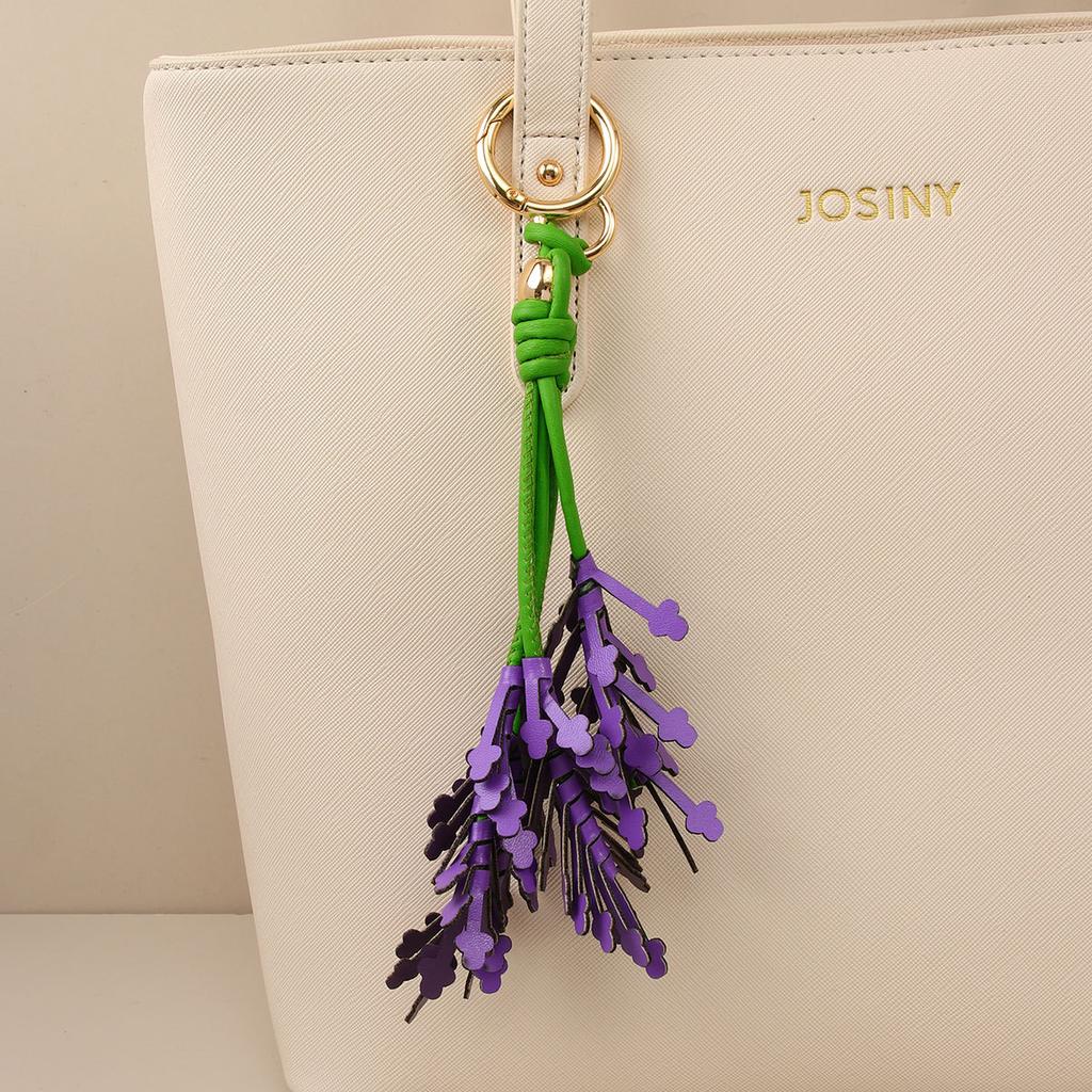 Stern-Handmade-Lavendelbeutel-Anhänger im gleichen Stil, kleiner frischer und süßer Blumenquasten-Anhänger, Leder-Schlüsselanhänger.