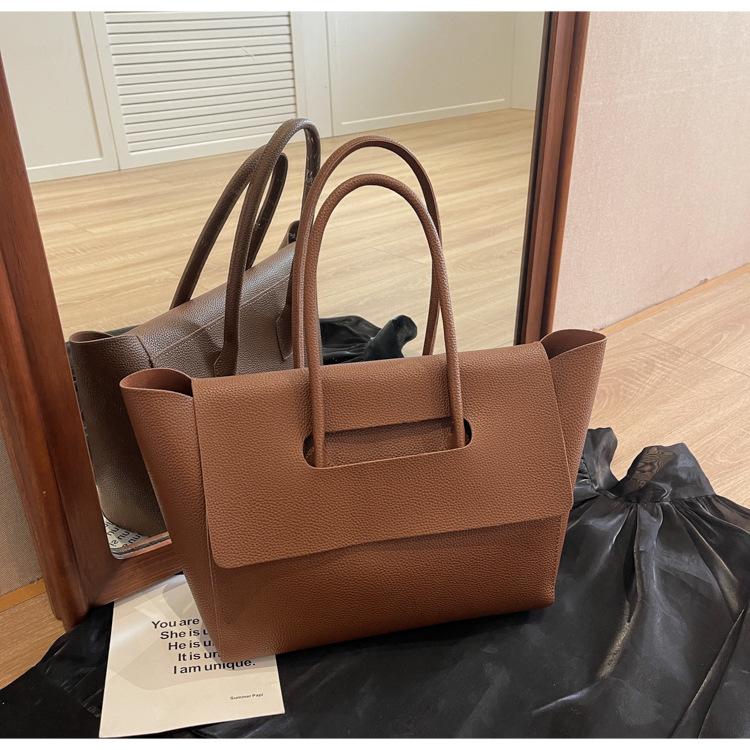 

New Korean version large bag women s casual simple shoulder handbag large capacity fashion sense commuter tote bag 43*13*26 коричневий
