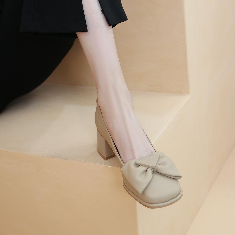 

Retro bow square head shallow mouth soft leather grandma shoes 2025 new summer thick heel versatile single shoes women 40