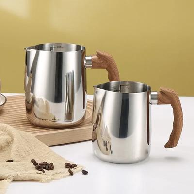 600/900 ML melkeskummende kanne med trehåndtak Dryppfri tut i rustfritt stål Latte kaffekopp kaffekopp